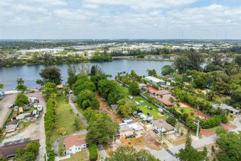 Villa ou maison à vendre à Miami, Floride: 5 chambres, 403.75 m2 № 2054465 - photo 25