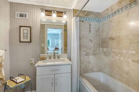 House in Sarasota, Florida 3 bedrooms, 250.84 sq.m. № 2313259 - photo 26