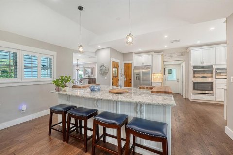 House in Sarasota, Florida 3 bedrooms, 250.84 sq.m. № 2313259 - photo 6