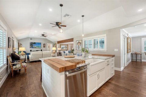 House in Sarasota, Florida 3 bedrooms, 250.84 sq.m. № 2313259 - photo 4