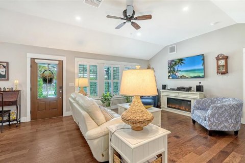 House in Sarasota, Florida 3 bedrooms, 250.84 sq.m. № 2313259 - photo 9