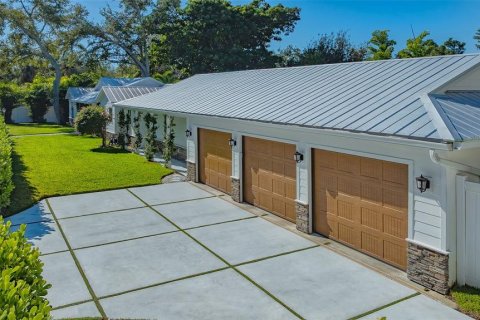 House in Sarasota, Florida 3 bedrooms, 250.84 sq.m. № 2313259 - photo 3