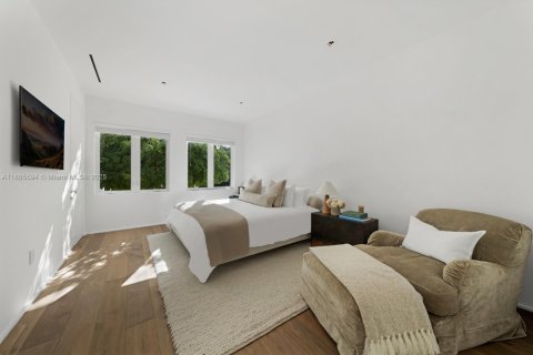 Купить виллу или дом в Корал-Гейблс, Флорида 9 спален, 955.59м2, № 1951586 - фото 25