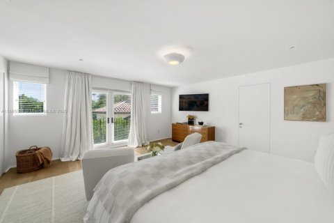 Купить виллу или дом в Корал-Гейблс, Флорида 9 спален, 955.59м2, № 1951586 - фото 23