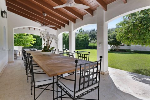 Купить виллу или дом в Корал-Гейблс, Флорида 9 спален, 955.59м2, № 1951586 - фото 30