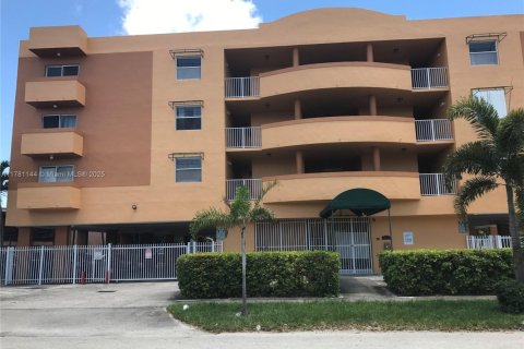 Appartement à louer à Miami, Floride: 2 chambres, 67.91 m2 № 1862488 - photo 1