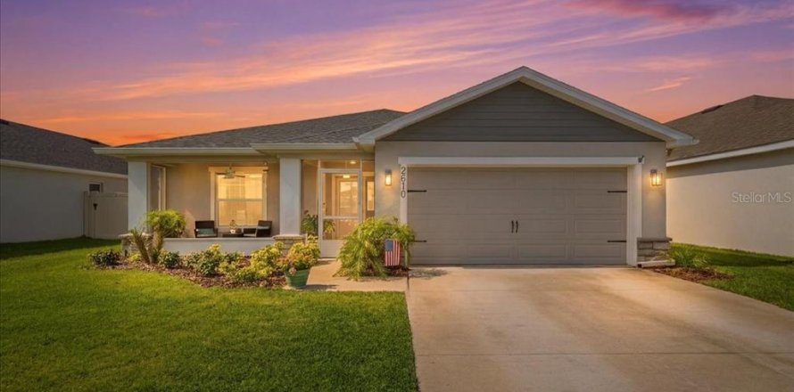 House in Winter Haven, Florida 4 bedrooms, 168.99 sq.m. № 2215778