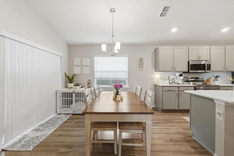House in Winter Haven, Florida 4 bedrooms, 168.99 sq.m. № 2215778 - photo 8