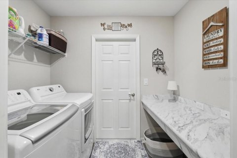 House in Winter Haven, Florida 4 bedrooms, 168.99 sq.m. № 2215778 - photo 27