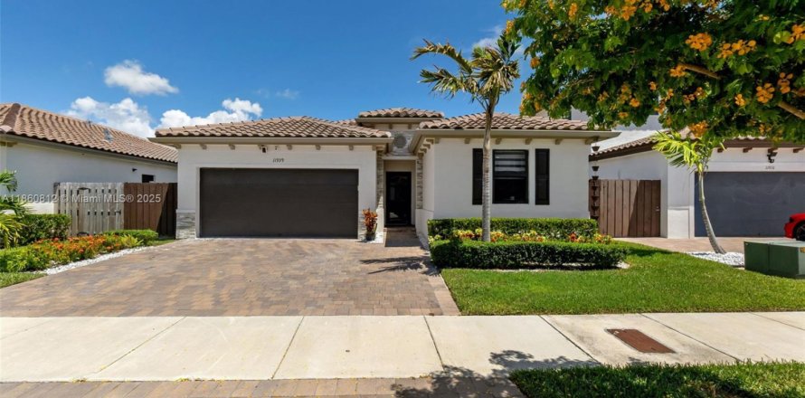 House in Homestead, Florida 4 bedrooms, 176.05 sq.m. № 1889132