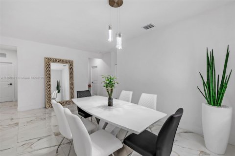 Villa ou maison à vendre à Homestead, Floride: 4 chambres, 176.05 m2 № 1889132 - photo 30