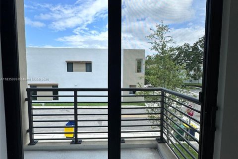 Adosado en venta en Dania Beach, Florida, 3 dormitorios, 146.97 m2 № 1935131 - foto 2