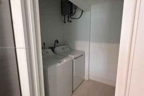 Adosado en venta en Dania Beach, Florida, 3 dormitorios, 146.97 m2 № 1935131 - foto 16