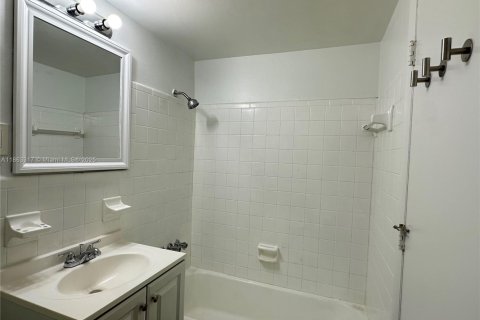 Apartment in Fort Lauderdale, Florida 1 bedroom № 1889764 - photo 15