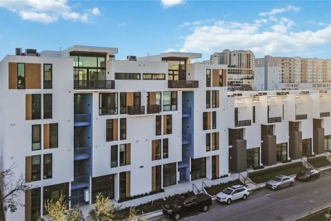 Купить кондоминиум в Сарасота, Флорида 8 комнат, 85.56м2, № 1590316 - фото 1