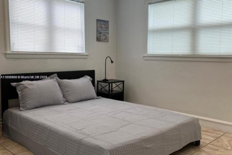 Снять в аренду виллу или дом в Холливуд, Флорида 2 спальни, 123.37м2, № 1948149 - фото 8