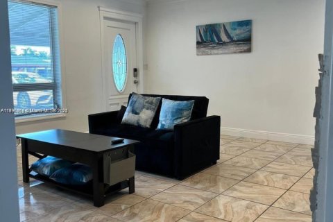 Снять в аренду виллу или дом в Холливуд, Флорида 2 спальни, 123.37м2, № 1948149 - фото 5