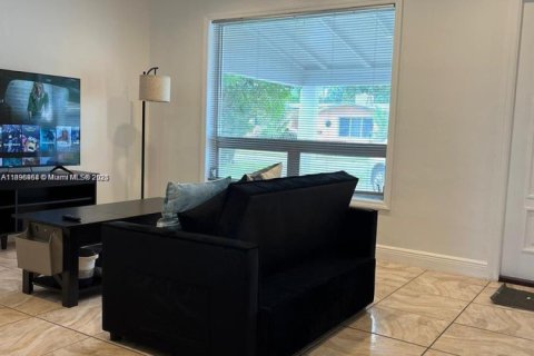 Снять в аренду виллу или дом в Холливуд, Флорида 2 спальни, 123.37м2, № 1948149 - фото 12