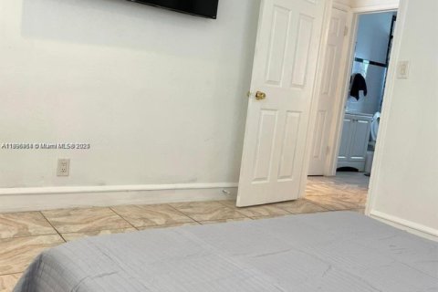 Снять в аренду виллу или дом в Холливуд, Флорида 2 спальни, 123.37м2, № 1948149 - фото 9