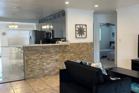 Снять в аренду виллу или дом в Холливуд, Флорида 2 спальни, 123.37м2, № 1948149 - фото 11