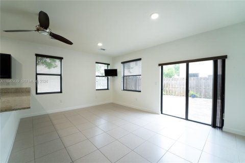 Townhouse in Homestead, Florida 2 bedrooms, 132.11 sq.m. № 2003384 - photo 10