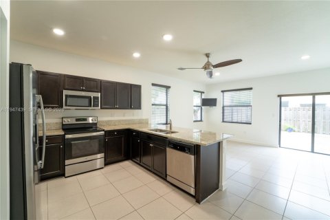 Townhouse in Homestead, Florida 2 bedrooms, 132.11 sq.m. № 2003384 - photo 9