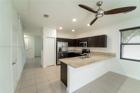 Townhouse in Homestead, Florida 2 bedrooms, 132.11 sq.m. № 2003384 - photo 6