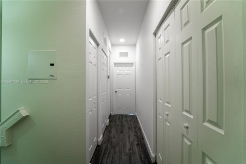 Townhouse in Homestead, Florida 2 bedrooms, 132.11 sq.m. № 2003384 - photo 14