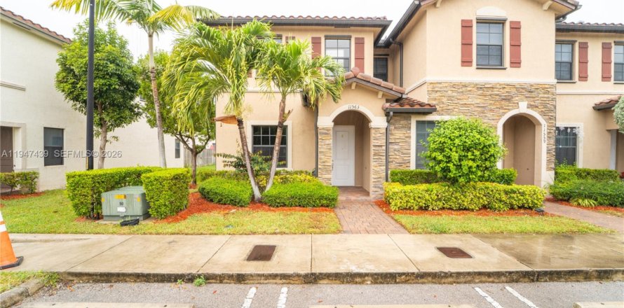 Townhouse in Homestead, Florida 2 bedrooms, 132.11 sq.m. № 2003384
