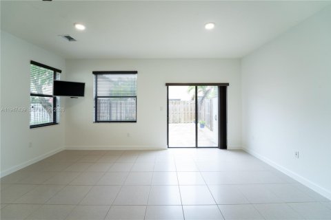 Townhouse in Homestead, Florida 2 bedrooms, 132.11 sq.m. № 2003384 - photo 11