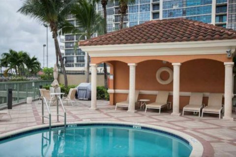 Adosado en alquiler en Hallandale Beach, Florida, 3 dormitorios, 149.94 m2 № 2088455 - foto 14