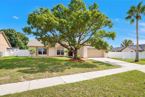 House in Winter Springs, Florida 3 bedrooms, 141.58 sq.m. № 2425475 - photo 4
