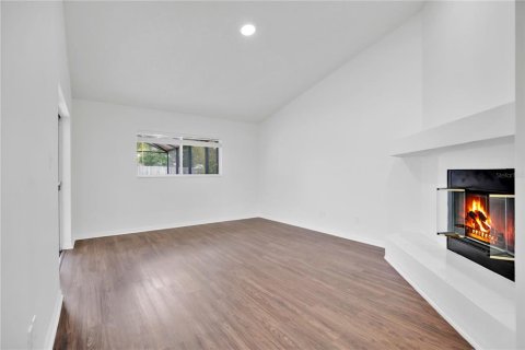 House in Winter Springs, Florida 3 bedrooms, 141.58 sq.m. № 2425475 - photo 12