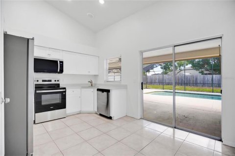 House in Winter Springs, Florida 3 bedrooms, 141.58 sq.m. № 2425475 - photo 9