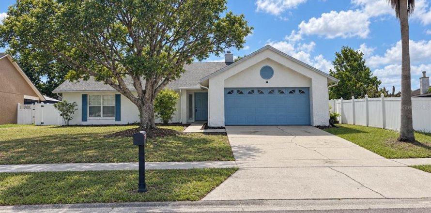 House in Winter Springs, Florida 3 bedrooms, 141.58 sq.m. № 2425475