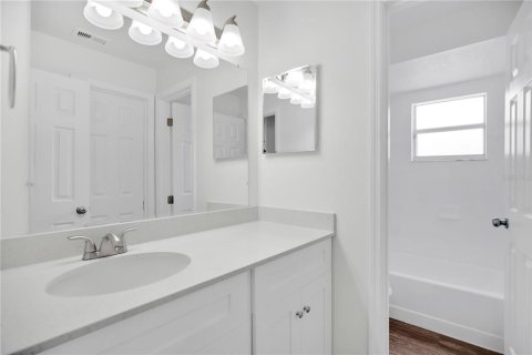 House in Winter Springs, Florida 3 bedrooms, 141.58 sq.m. № 2425475 - photo 14