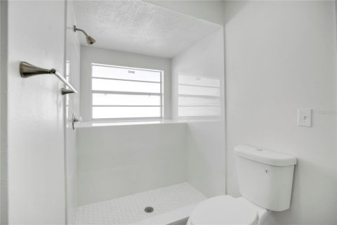 House in Winter Springs, Florida 3 bedrooms, 141.58 sq.m. № 2425475 - photo 18