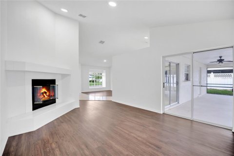 House in Winter Springs, Florida 3 bedrooms, 141.58 sq.m. № 2425475 - photo 11