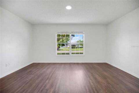 House in Winter Springs, Florida 3 bedrooms, 141.58 sq.m. № 2425475 - photo 16