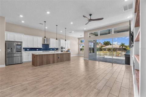 House in Apollo Beach, Florida 4 bedrooms, 278.06 sq.m. № 2111971 - photo 29