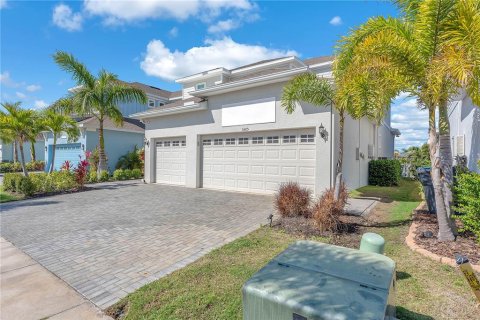 House in Apollo Beach, Florida 4 bedrooms, 278.06 sq.m. № 2111971 - photo 3