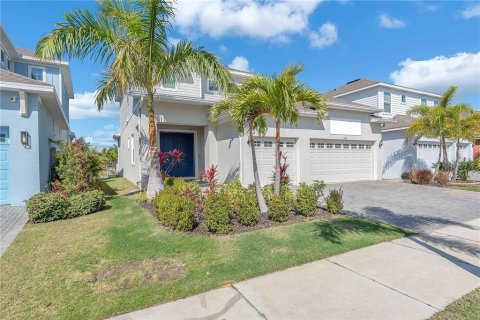 House in Apollo Beach, Florida 4 bedrooms, 278.06 sq.m. № 2111971 - photo 4