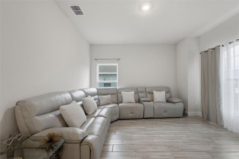 House in Lakeland, Florida 4 bedrooms, 215.63 sq.m. № 2358558 - photo 13