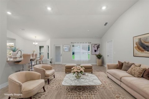 House in Lakeland, Florida 4 bedrooms, 215.63 sq.m. № 2358558 - photo 2