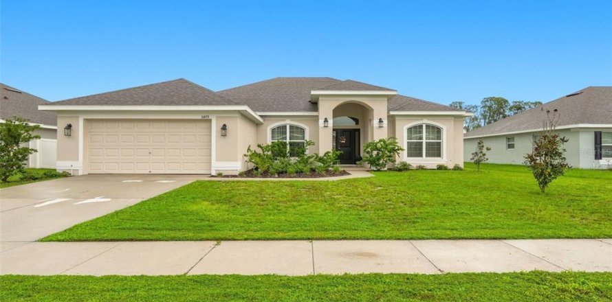 House in Lakeland, Florida 4 bedrooms, 215.63 sq.m. № 2358558