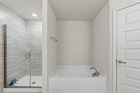 House in Lakeland, Florida 4 bedrooms, 215.63 sq.m. № 2358558 - photo 11