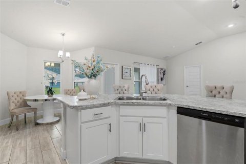 House in Lakeland, Florida 4 bedrooms, 215.63 sq.m. № 2358558 - photo 21