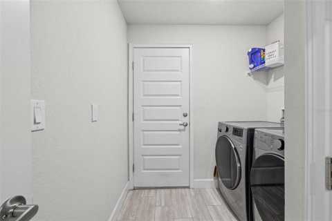 House in Lakeland, Florida 4 bedrooms, 215.63 sq.m. № 2358558 - photo 28