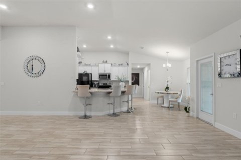 House in Lakeland, Florida 4 bedrooms, 215.63 sq.m. № 2358558 - photo 3