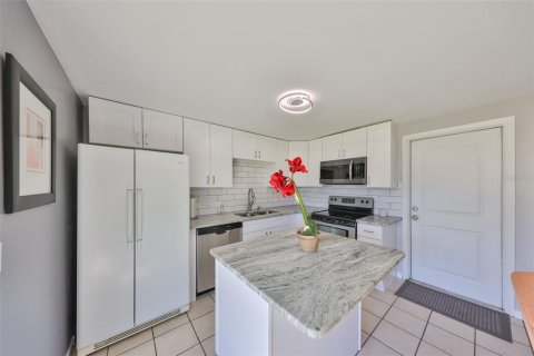 House in Apollo Beach, Florida 3 bedrooms, 99.03 sq.m. № 1822755 - photo 9